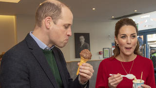 Prinz William und Herzogin Kate lassen sich ein Eis schmecken.