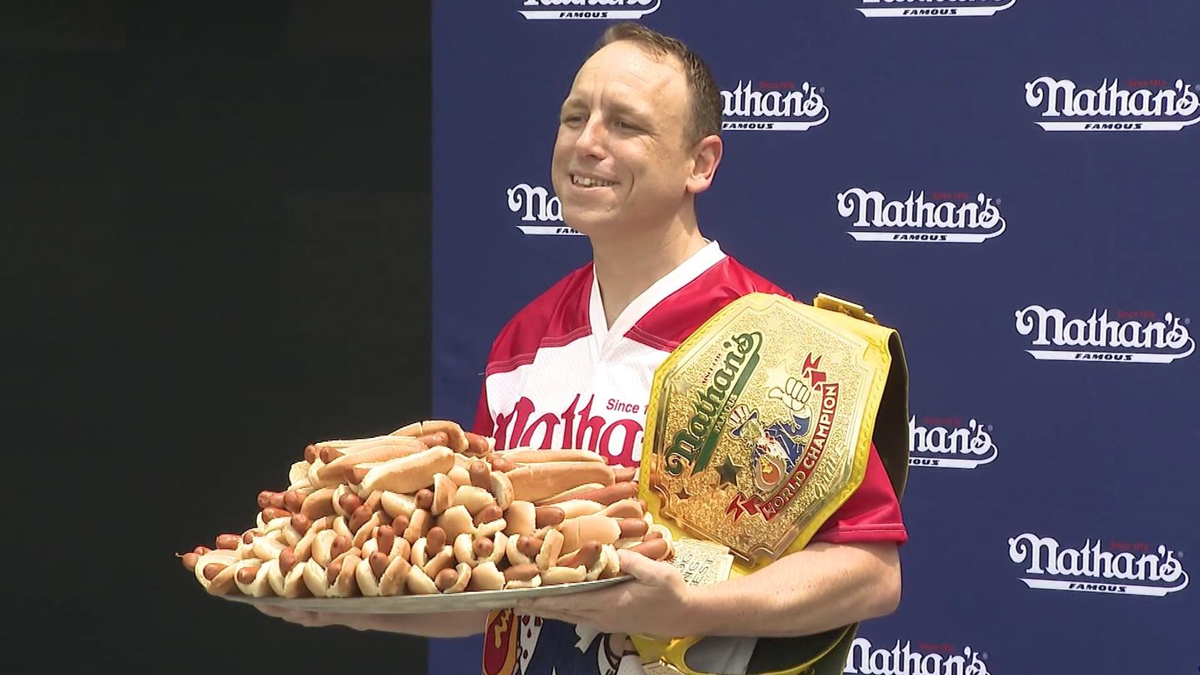 krasser-rekord-chestnut-gewinnt-hot-dog-wettessen