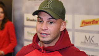 ARCHIV - 13.01.2019, Nordrhein-Westfalen, Gummersbach: Der Sänger Pietro Lombardi kommt zum Prominentenspiel im Rahmen des Hallenfußballturniers «Schauinsland Reisen Cup». (Zu dpa "Pietro Lombardi ist wieder mit seiner Ex-Freundin zusammen") Foto: Henning Kaiser/dpa +++ dpa-Bildfunk +++