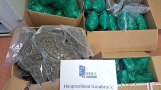 34 Kilogramm Marihuana im Wert von rund 335.000 Euro entdeckten Osnabrücker Zöllner am Nachmittag des 12. Juli 2022 bei einer Fahrzeugkontrolle auf dem Rastplatz Waldseite Süd an der Autobahn A 30 in einem zuvor aus den Niederlanden eingereisten Fahr