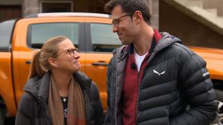 Steffi und "Bauer sucht Frau International"-Kandidat Justin verkünden Justins Eltern, dass sie ein Paar sind