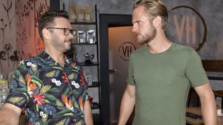 ACHTUNG SPERRFRIST! Die Veröffentlichung dieses Motives ist für alle Online-Medien (außer Programm-Presse) erst ab dem 31.07.2022 frei.Paul (Niklas Osterloh, r.) bleibt auf Distanz zu Tuner (Thomas Drechsel).Die Verwendung des sendungsbezogenen Materials ist nur mit dem Hinweis und Verlinkung auf RTL+ gestattet.