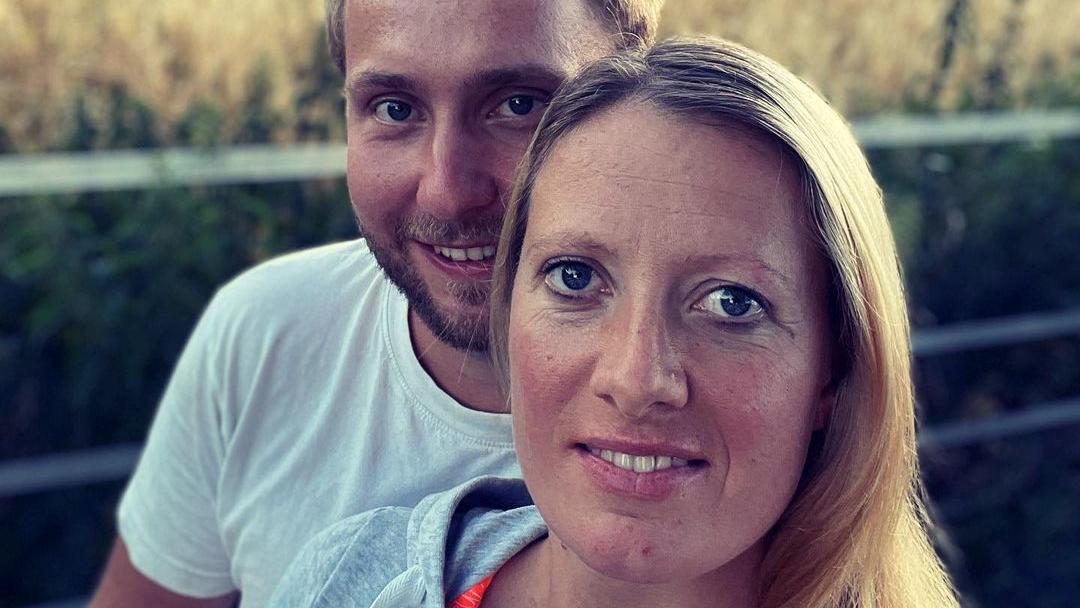 Denise Munding und ihr Verlobter Nils Dwortzak sind kürzlich Eltern einer kleinen Tochter geworden und zeigen jetzt auf Instagram auch ihr Gesicht. 