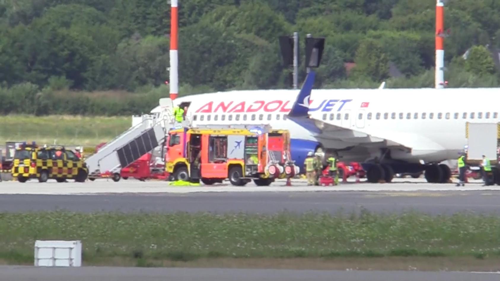 Eine Maschine der Airline Anadolu-Jet musste heute kurz nach dem Start in Hamburg wieder zum Flughafen zurückkehren und notlanden