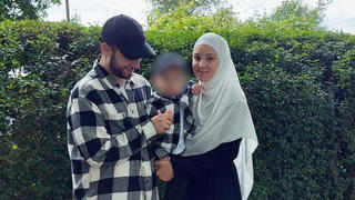 Mutter Zina L. (22) mit Ehemann Samir (24) und ihrem Sohn Yassin (1)