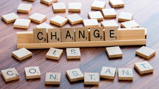 "Change" (Veränderung) auf einem Scarbble-Board.
