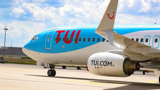 Symbolfoto Tui-Flugzeug am Flughafen