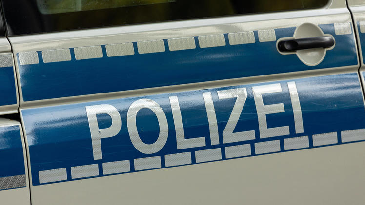 Langen in Hessen Tote Frau mit Hund an Bahnstrecke Polizei geht von