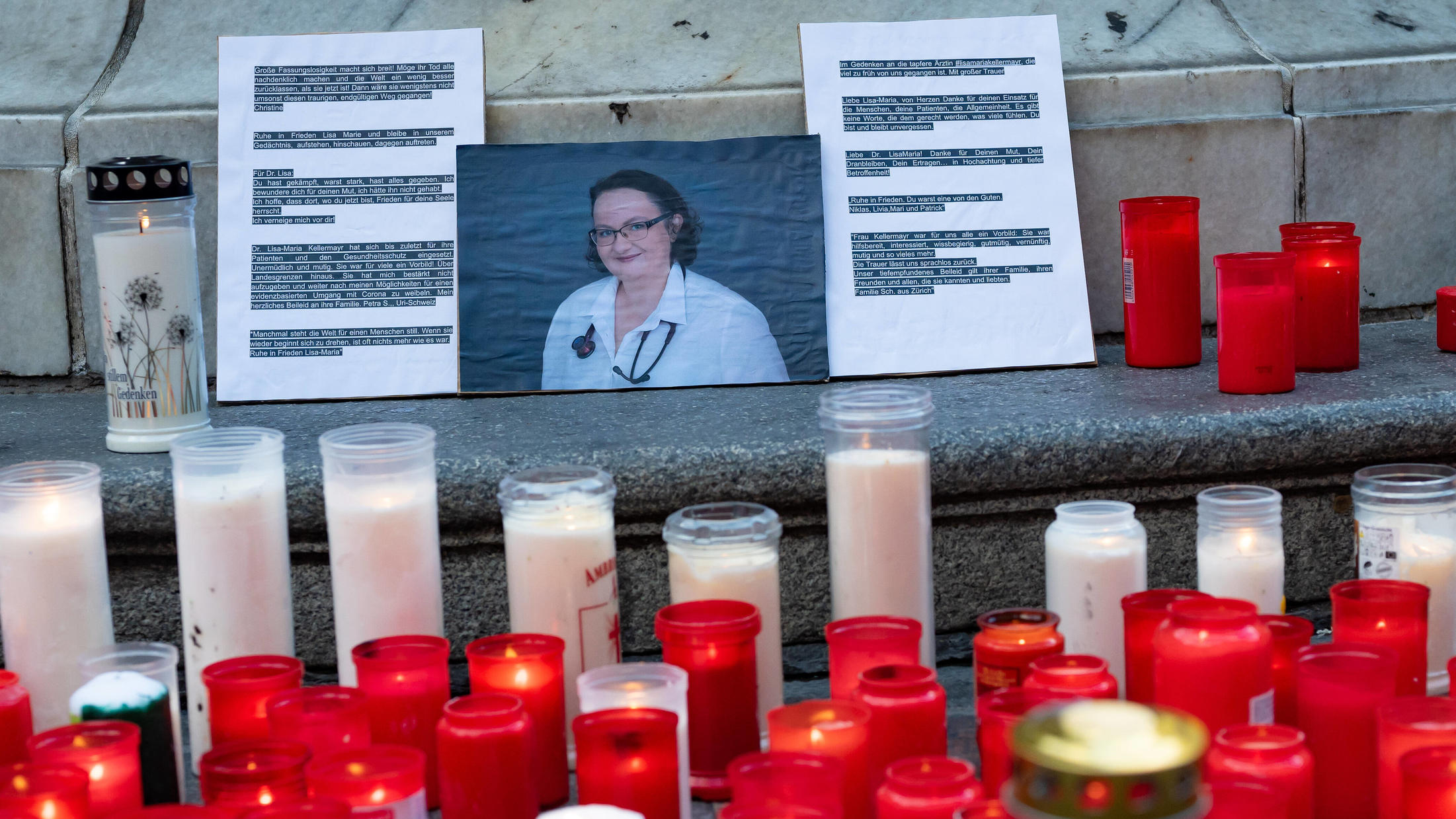 Diese Gedenkstätte für Lisa-Maria Kellermayr in Wien wurde jetzt geschändet. 