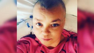 Carrie im Krankenhaus