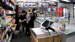 Raubüberfall in Las Vegas eskaliert: Ladenbesitzer sticht sieben Mal auf Angreifer ein