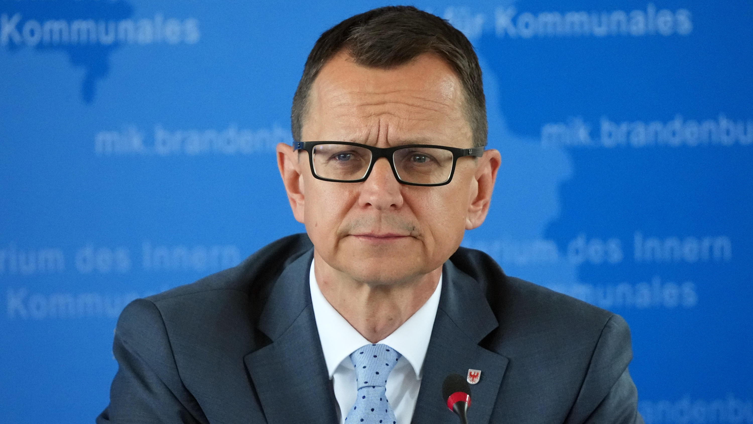 Brandenburger Verfassungsschutzchef Jörg Müller warnt vor zunehmendem Extremismus in Deutschland.