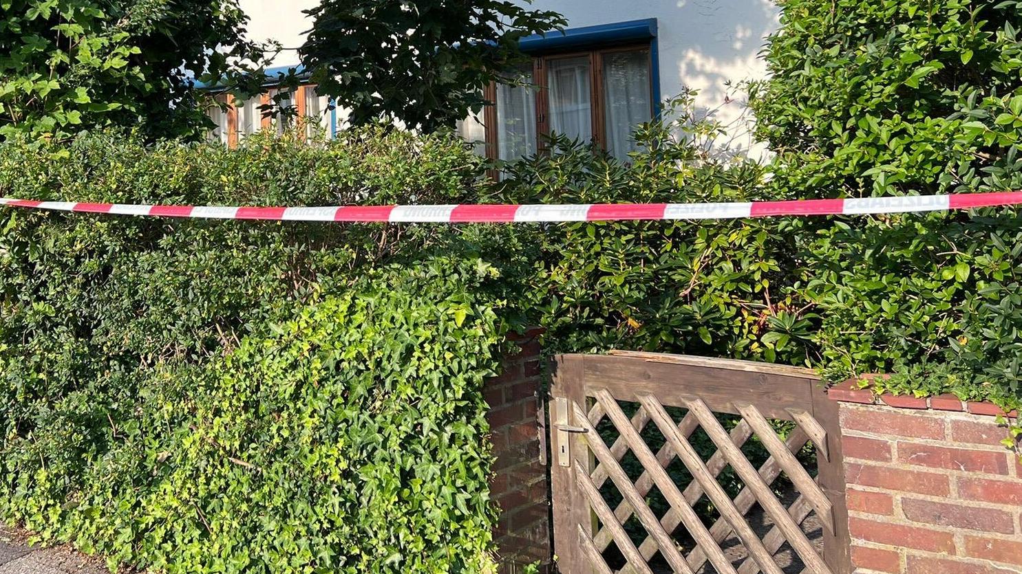 In einer ruhigen Gegend in Delmenhorst wurde offenbar eine 80-Jährige getötet.