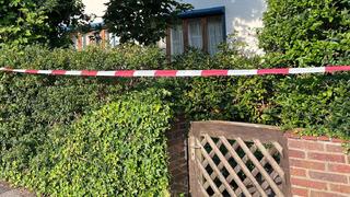 In einer ruhigen Gegend in Delmenhorst wurde offenbar eine 80-Jährige getötet.
