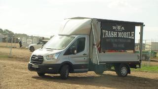 Das "Trashmobil" räumt auf und sorgt für ein sauberes Feld auch nach dem Festival