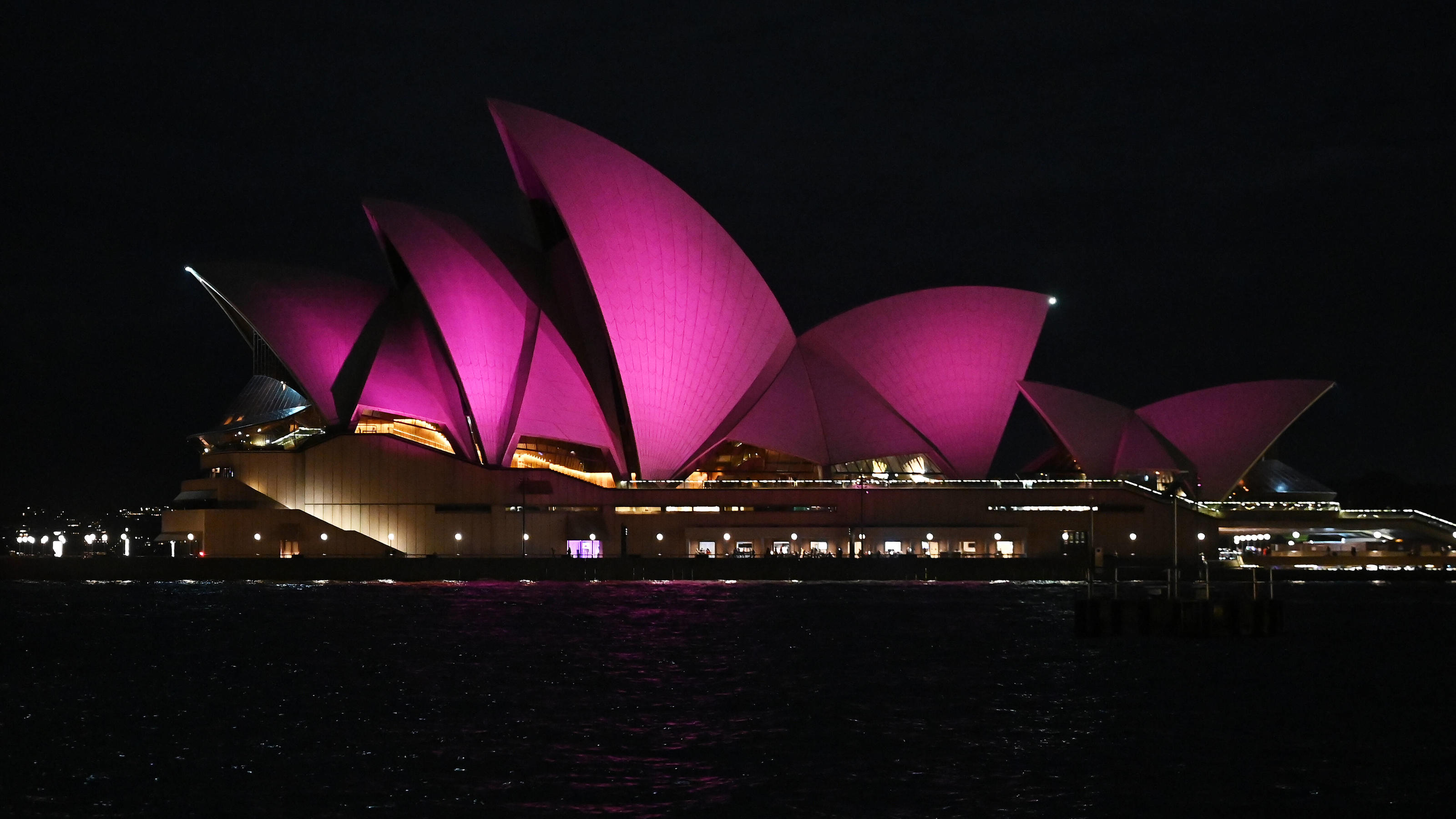  OLIVIA NEWTON JOHN OPERA HOUSE SAILS, The sails of the Sydney Opera House are lit up with the colour pink as a tribute to Olivia Newton-John, Sydney, Wednesday, August 10, 2022. Olivia Newton-John, the singing superstar who won viewers hearts as San