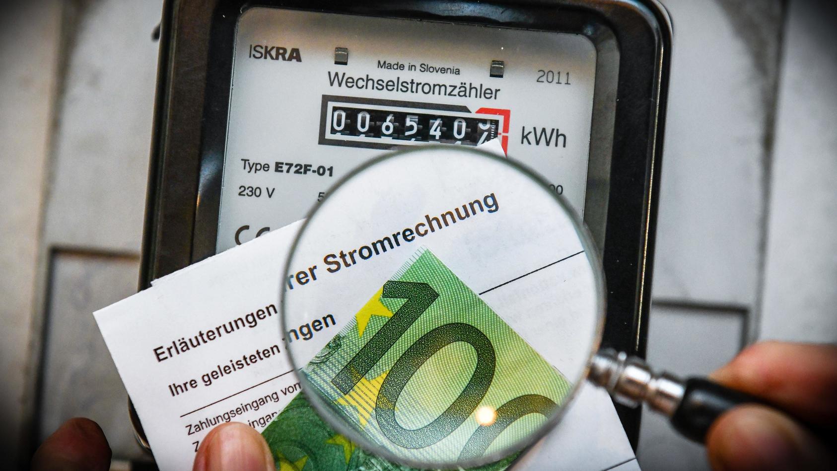 Stromzähler, Stromverbrauch, Stromkosten, 100-Euro-Schein