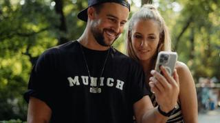 Alex Hindersmann und LAura Papendick machen ihre Liebe offziell
