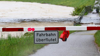 Wetter-Wahnsinn: Nach Dauer-Niedrigwasser Plötzlich Hochwasser-Alarm In ...