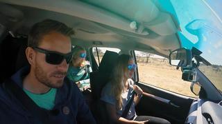 Die erste gemeinsame Autofahrt in Namibia: Hier fuhren Anna und Gerald auf die Farm.