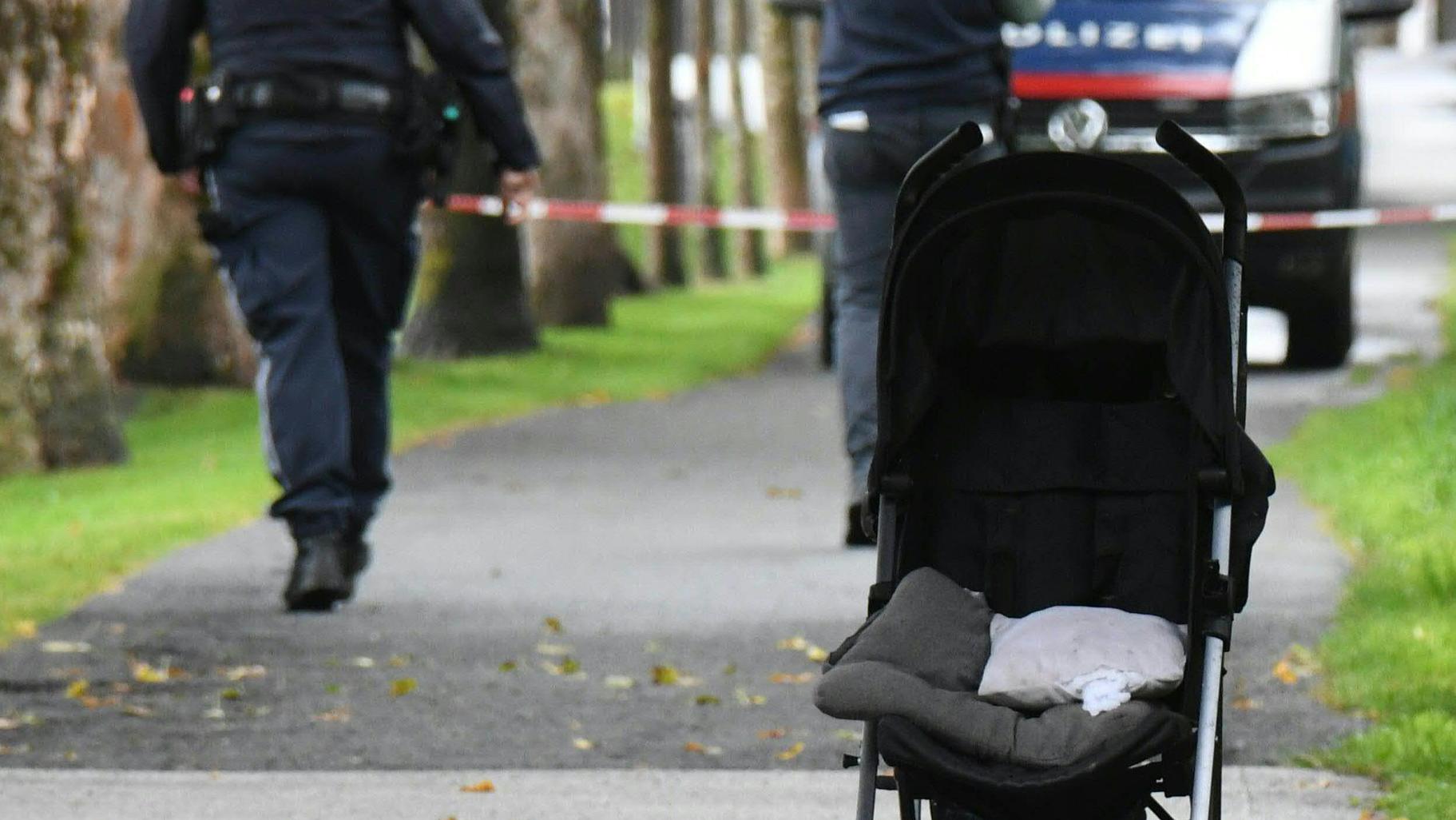 Sankt Johann in Tirol: In diesem Kinderwagen saß der Junge laut Polizei als sein Vater von hinten bewusstlos geschlagen wurde