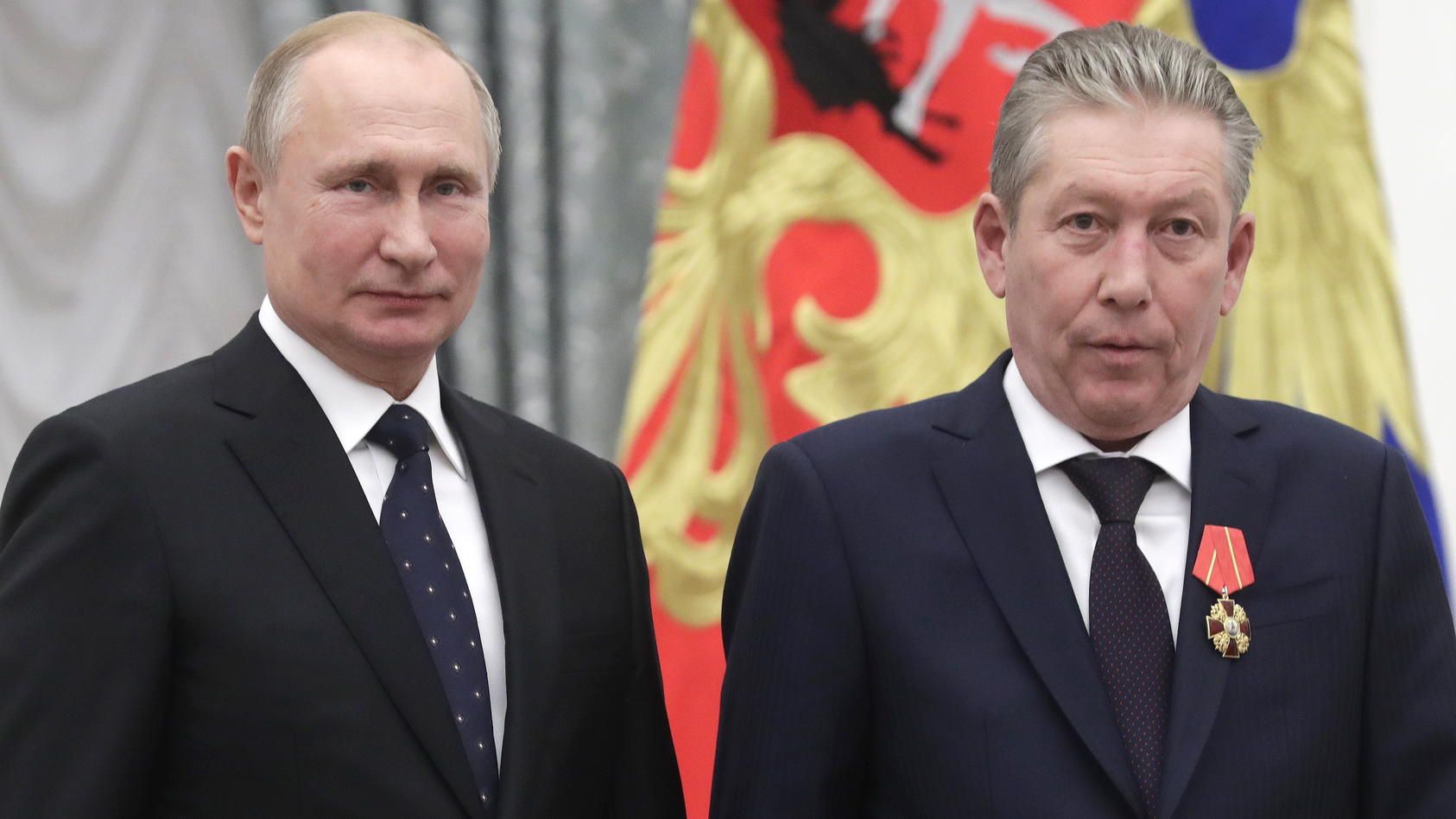 : Russia's President Vladimir Putin (L) awards an Order of Alexander Nevsky to Lukoil First Executive Vice-President Ravil Maganov at a ceremony to present state decorations at the Moscow Kremlin. Mikhail Metzel/TASS