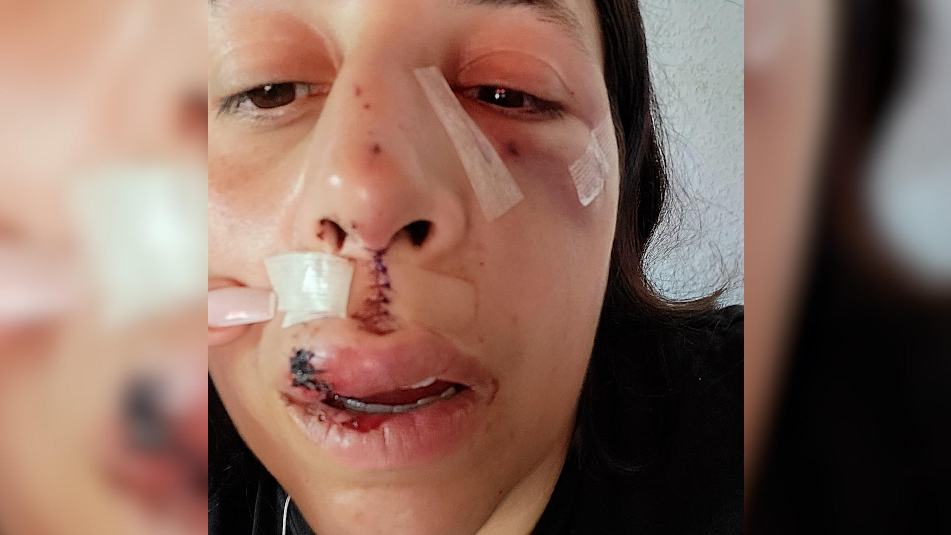 Sofia aus Siegburg wird im Zug von unbekannten Männern angegriffen.