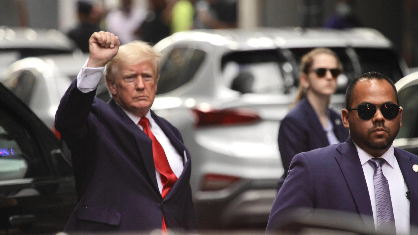 News Themen der Woche KW32 News Bilder des Tages Former President of the United States of America Donald Trump leaves Trump Tower in New York. His residence at Mar-a-Lago was raided by the FBI in the state of Florida. Where: New York, United States W