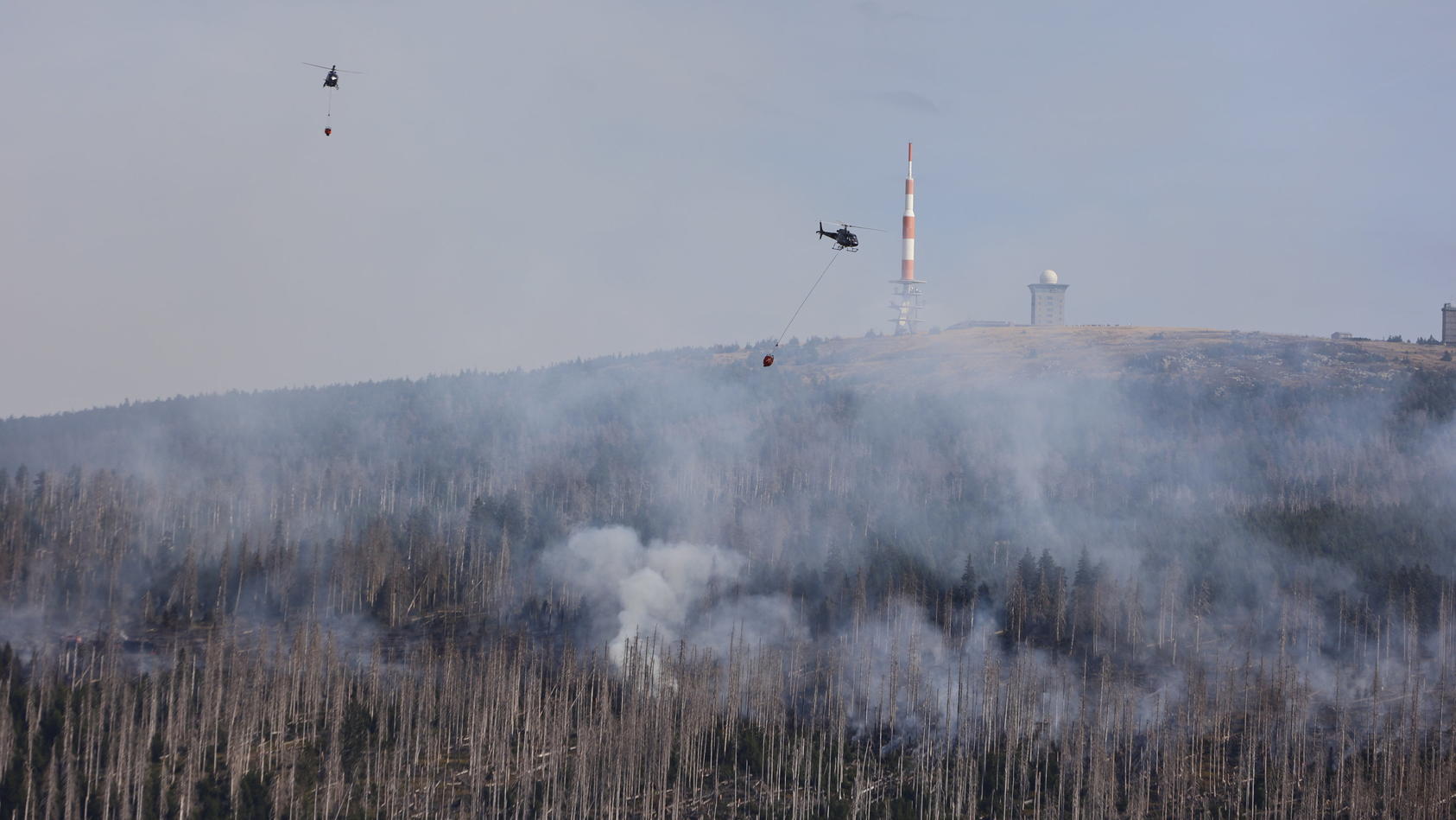 Zwei-Hektar-Brand! - 100 Urlauber vom Brocken gerettet