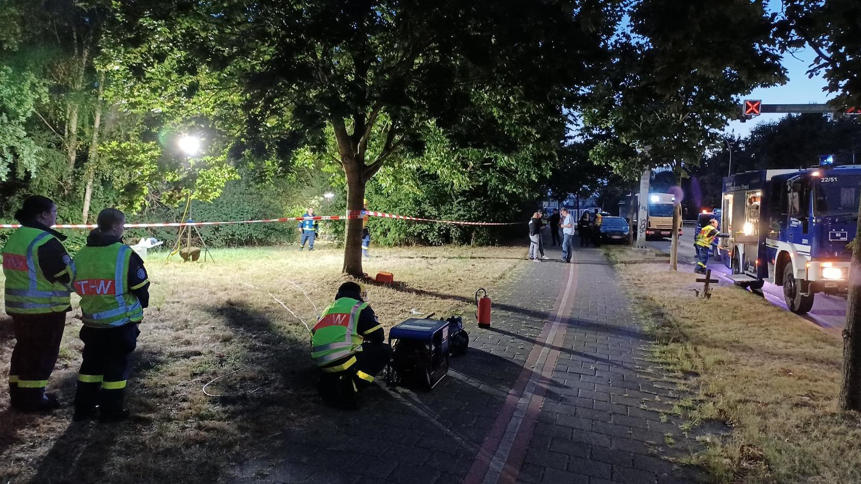 05.09.2022, Bremerhaven: Ein Passant hat am Montag in Bremerhaven im Ortsteil Geestemünde unweit des Flusses Geeste einen Leichnam entdeckt. Die Kriminalpolizei hat die Ermittlungen aufgenomme. Foto: ---/dpa +++ dpa-Bildfunk +++