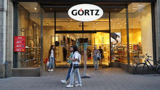Weniger Verkäufe in der Krise: Das Traditionsschuhhaus Görtz hat Insolvenz angemeldet - hier das Haupthaus in der Hamburger Mönkebergstrasse/ 060922