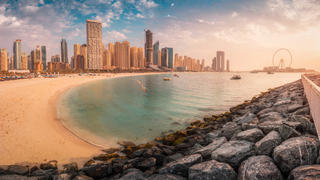 Dubai als Last-Minute-Urlaub mit Sonnenuntergang.