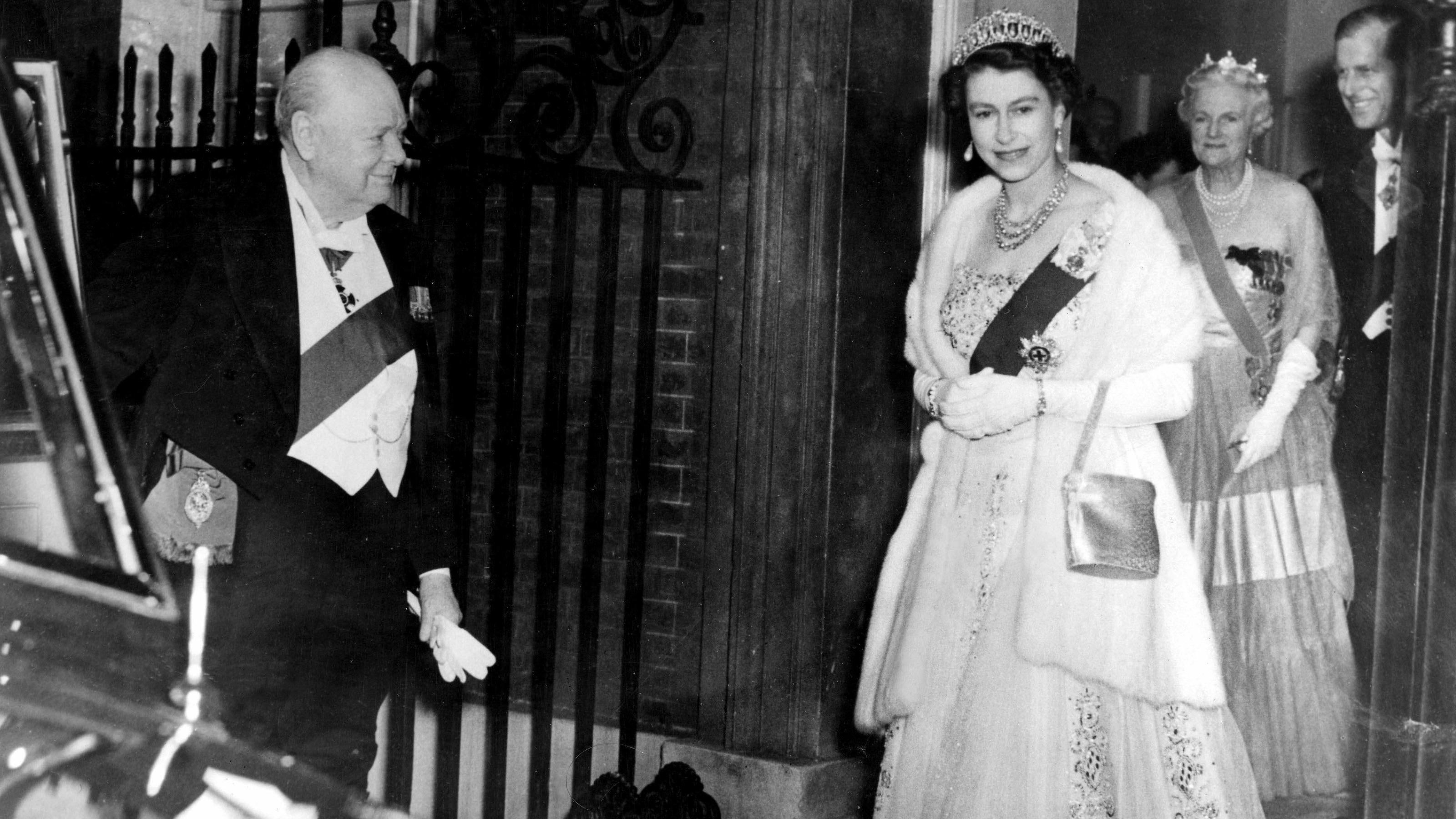 Winston Churchill und Queen Elizabeth im Jahr 1955