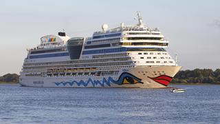 Kreuzfahrtschiff AIDA Sol verlässt den Hamburger Hafen