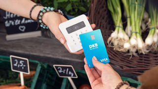 Einkaufen mit der neuen Debitkarte von DKB.