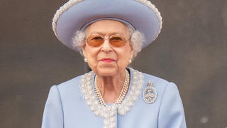 Queen Elizabeth auf dem Balkon des Buckingham Palace.