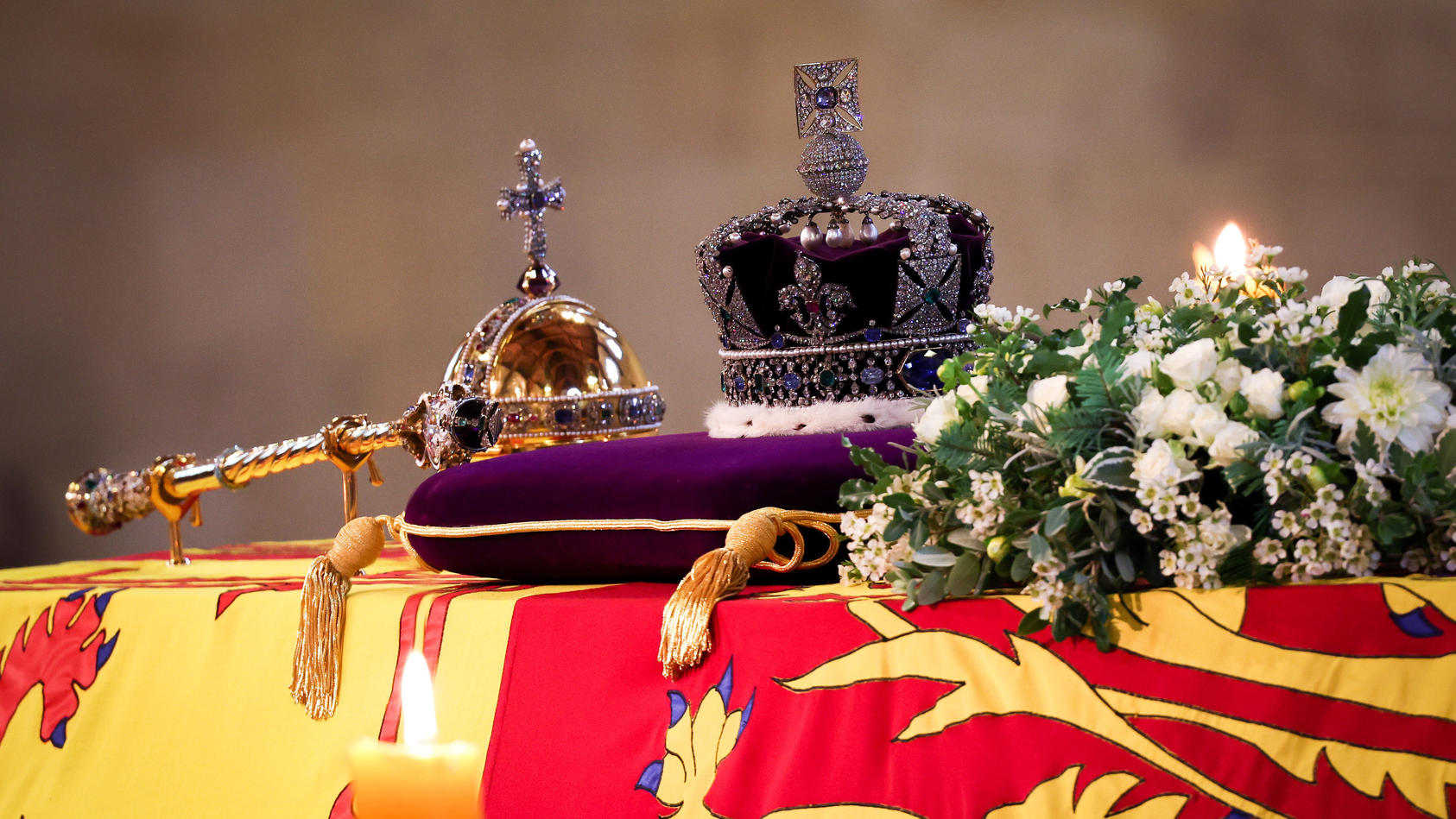 ティッカー – 女王に別れを告げる: 歴史家は君主制の終わりを予測します