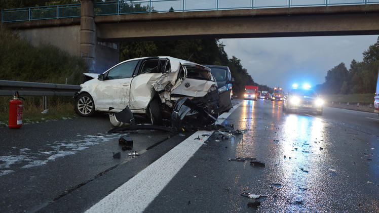 A9 bei Hormersdorf Unfälle mit mehreren Verletzten Hagel macht