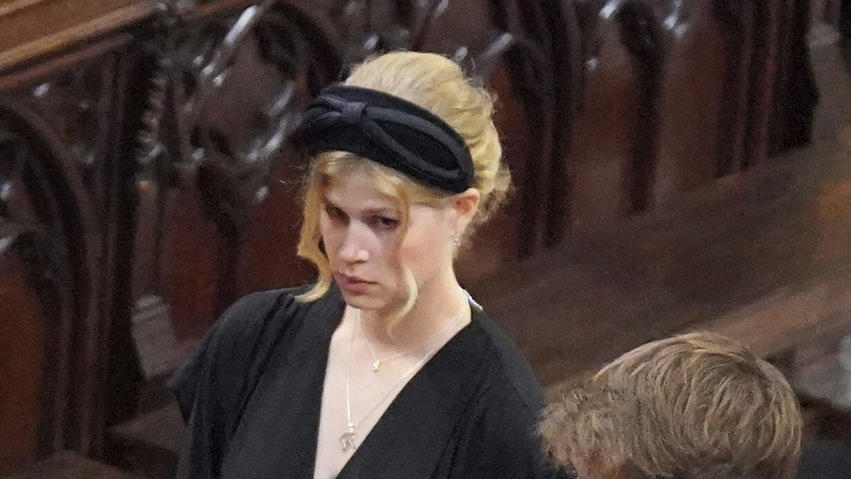 Lady Louise trug bei der Beerdigung und der Mahnwache eine Pferde-Halskette.