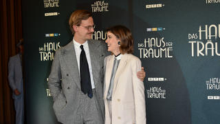 Marie Nasemann, Partner Sebastian Tigges; Das Haus der Traeume Premiere im Kino International in Berlin / 120922*** "Das Haus der Traeume" premiere in Berlin, Germany on September 12, 2022 ***