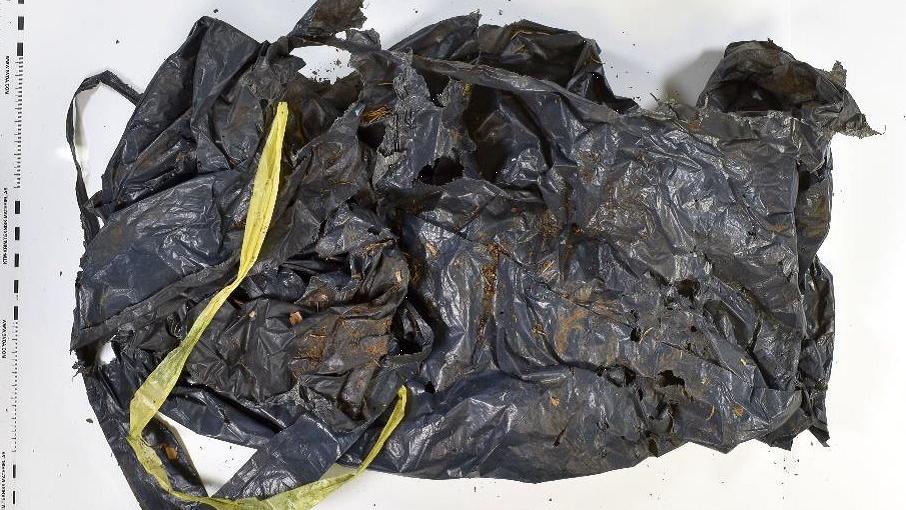 Dieser Müllbeutel wurde bei dem toten Kind gefunden und ist einer der Gegenstände, die bei dem Zeugenaufruf helfen sollen.