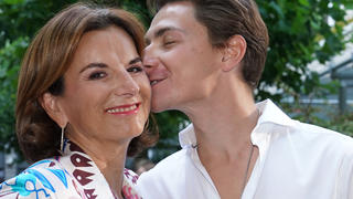 Fläschchen statt Schampus? Claudia Obert träumt von gemeinsamen Nachwuchs mit ihrem Freund Max.