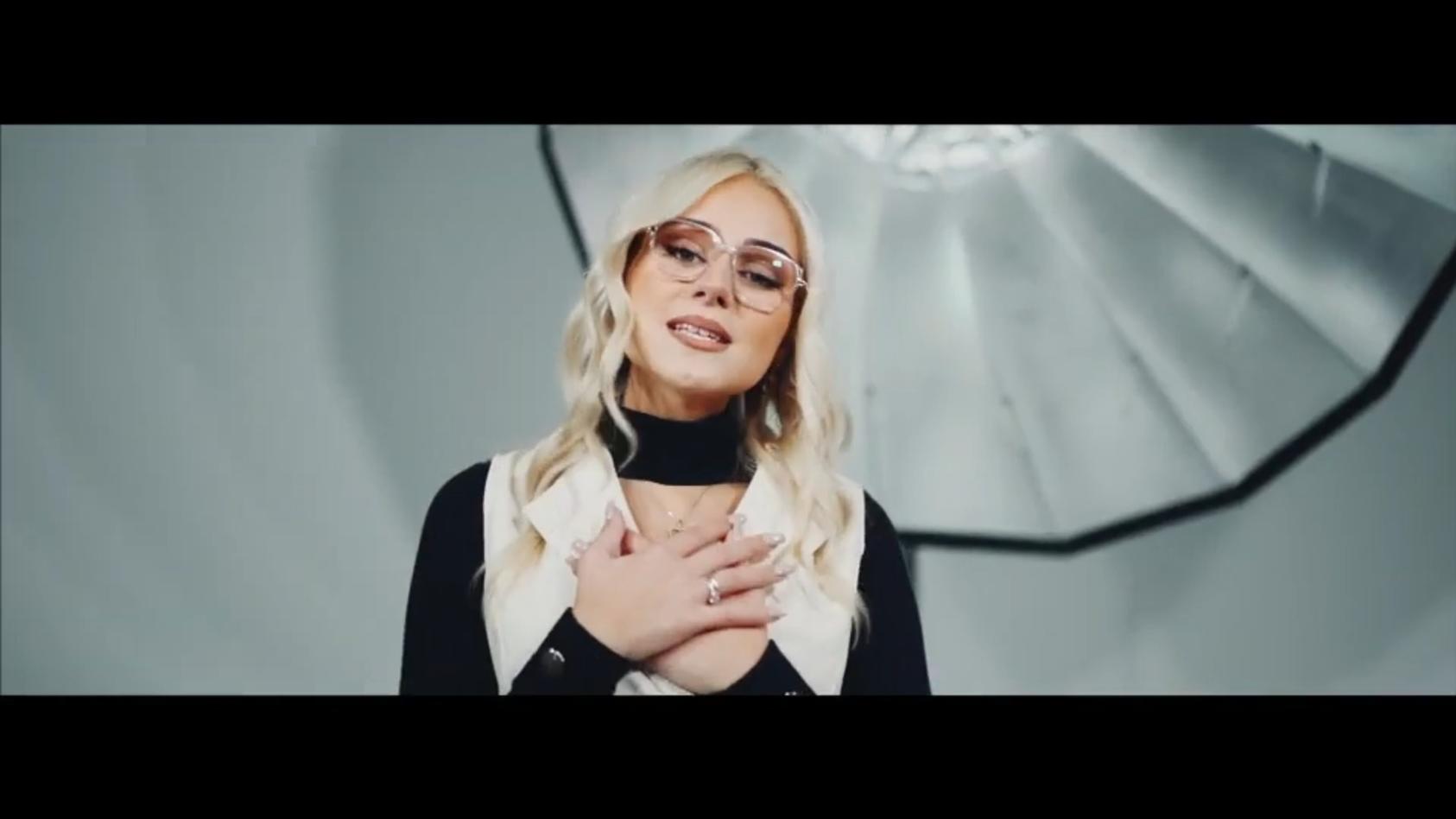 Doppelt laut: Estefania Wollny singt emotionale Ballade für Sarafinas  Zwillinge