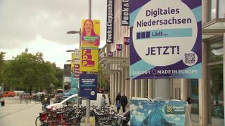 Die Wahlplakate in Hannover sind kaum zu übersehen - doch helfen sie angesichts einer möglichen Wahlmüdigkeit überhaupt?