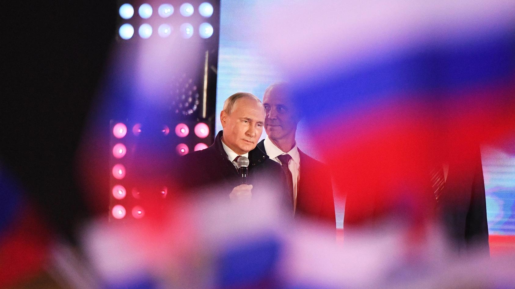 Putins irres Spektakel nach Annexion - Bezahltes Publikum am Roten Platz?