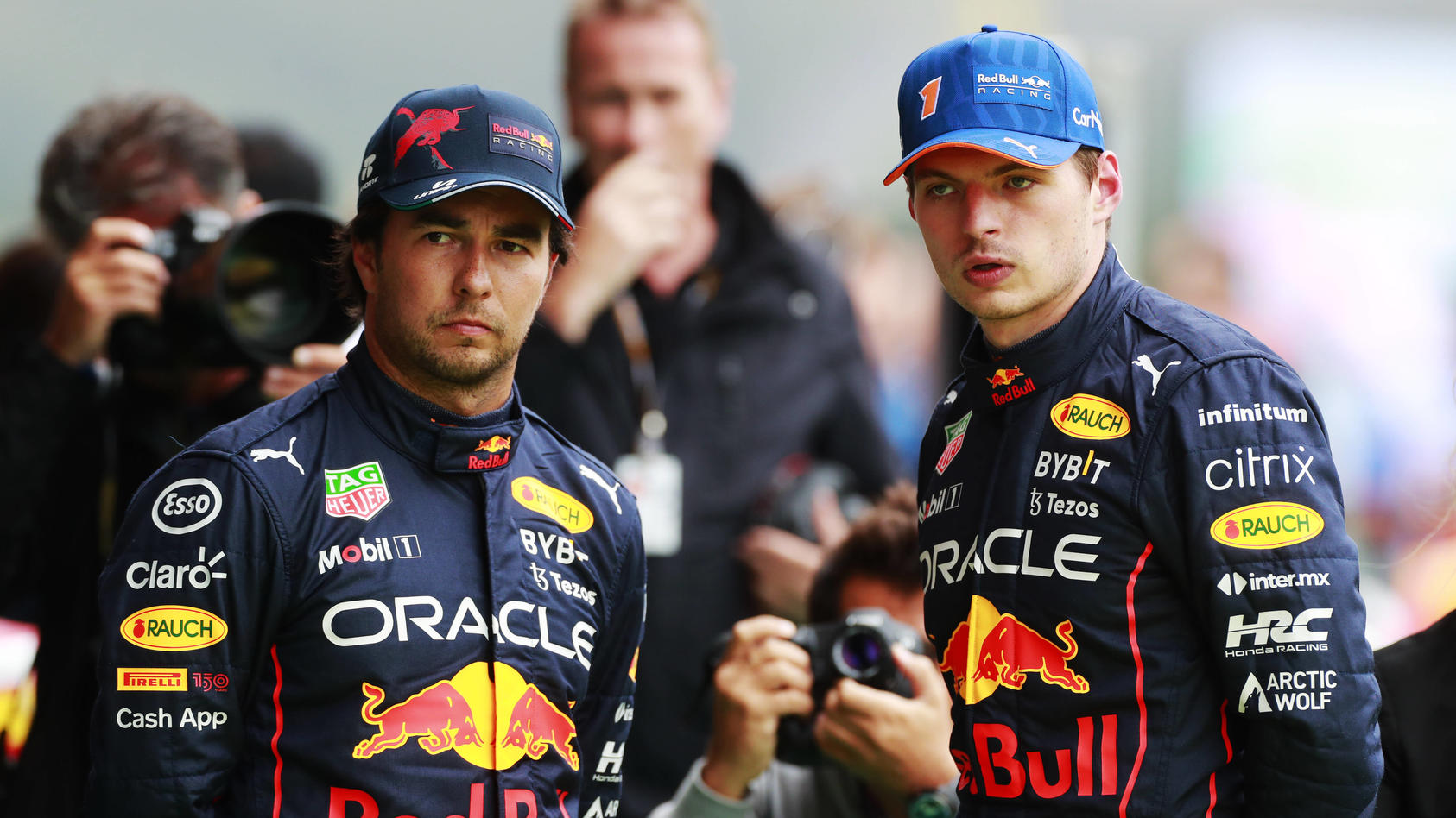  Formula 1 2022: Belgian GP CIRCUIT DE SPA FRANCORCHAMPS, BELGIUM - AUGUST 27: Sergio Perez, Red Bull Racing, and Max Verstappen, Red Bull Racing, in Parc Ferme after Qualifying during the Belgian GP at Circuit de Spa Francorchamps on Saturday August