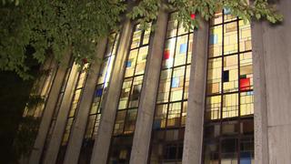 Gegen 19 Uhr wurde ein Fenster auf sechs Meter höhe in dieser Synagoge in Hannover eingeschlagen.