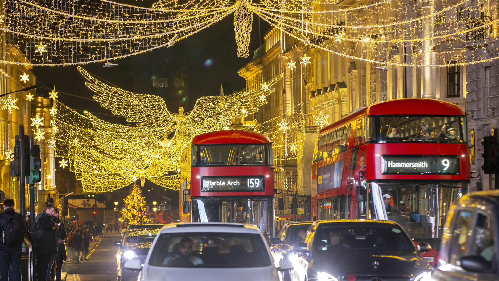 london-zur-weihnachtszeit-einkaufsstrasse-regent-street-lichtdekoration