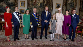  11-10-2022 Sweden Princess Sofia and Prince Carl Philip and Queen Silvia and King Carl Gustaf and King Willem-Alexander and Princess Estelle and Queen Maxima and Princess Princess Victoria and Prince Daniel pose for the media at the royal place on the 1st day of the 3 day statevisit to Sweden.  PUBLICATIONxINxGERxSUIxAUTxONLY Copyright: xPPEx