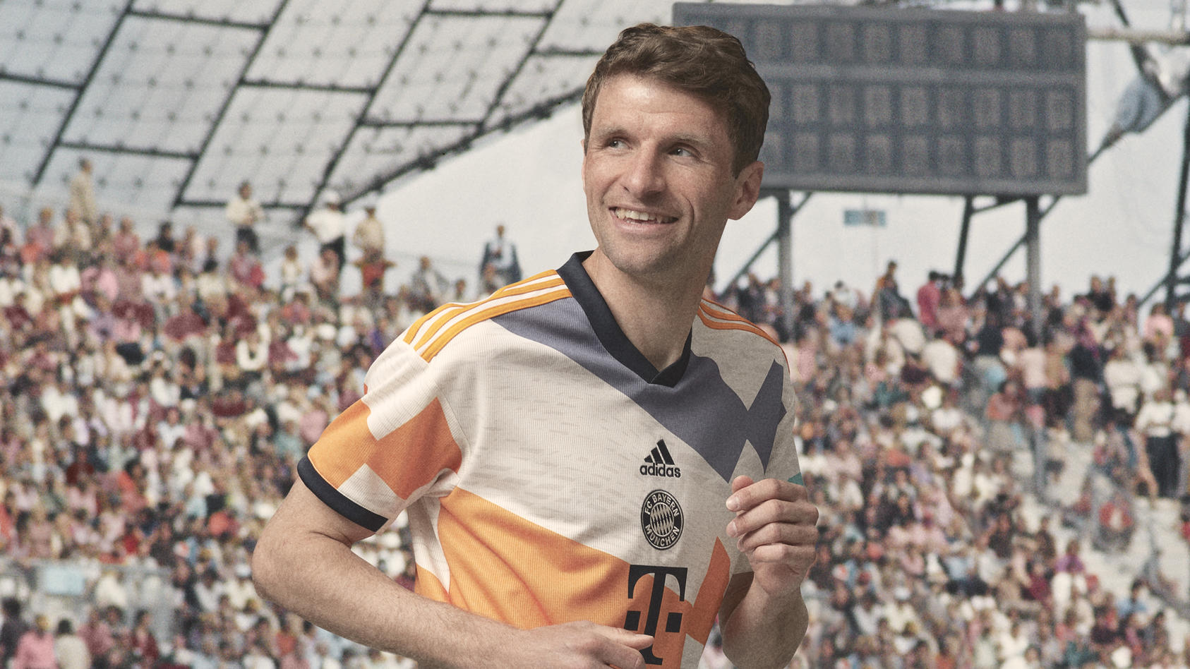 Thomas Müller als Model: Das ist das neue Sondertrikot des FC Bayern München.